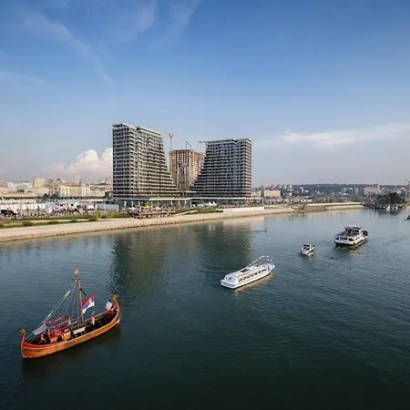 Waterfront Luxury - Free Parking Appartement