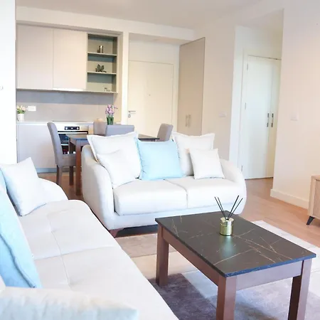 Waterfront Luxury - Free Parking Apartment Belgrade
