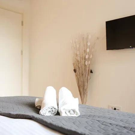 Waterfront Luxury - Free Parking Appartement