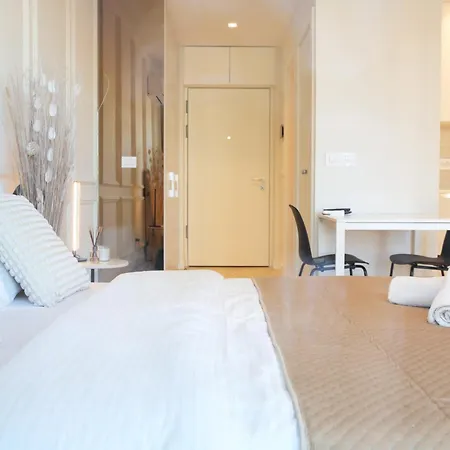 Waterfront Luxury - Free Parking Appartement